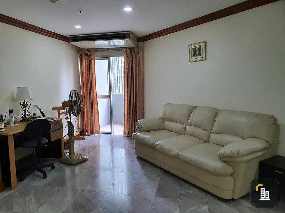 Condo for sale, Witthayu Complex, 18th floor, spacious room. Fully decorated. If interested, buy now. Lots of free gifts. Hurry.