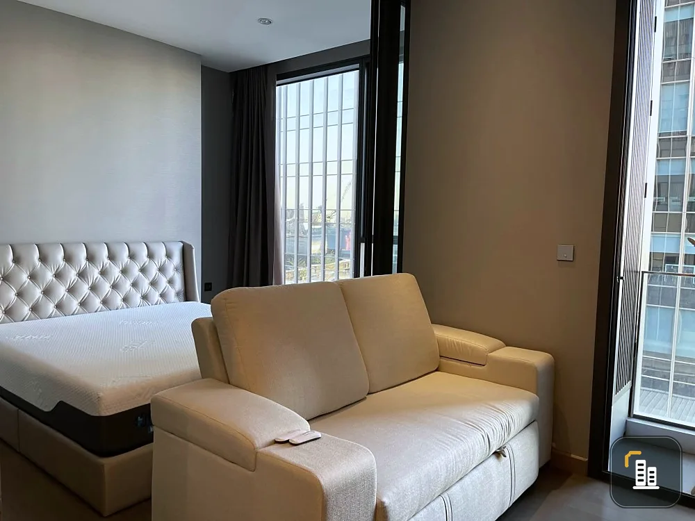 For sale THE ESSE SINGHA COMPLEX with built-in furniture, 11th floor, canal view, ready to move in, book now.