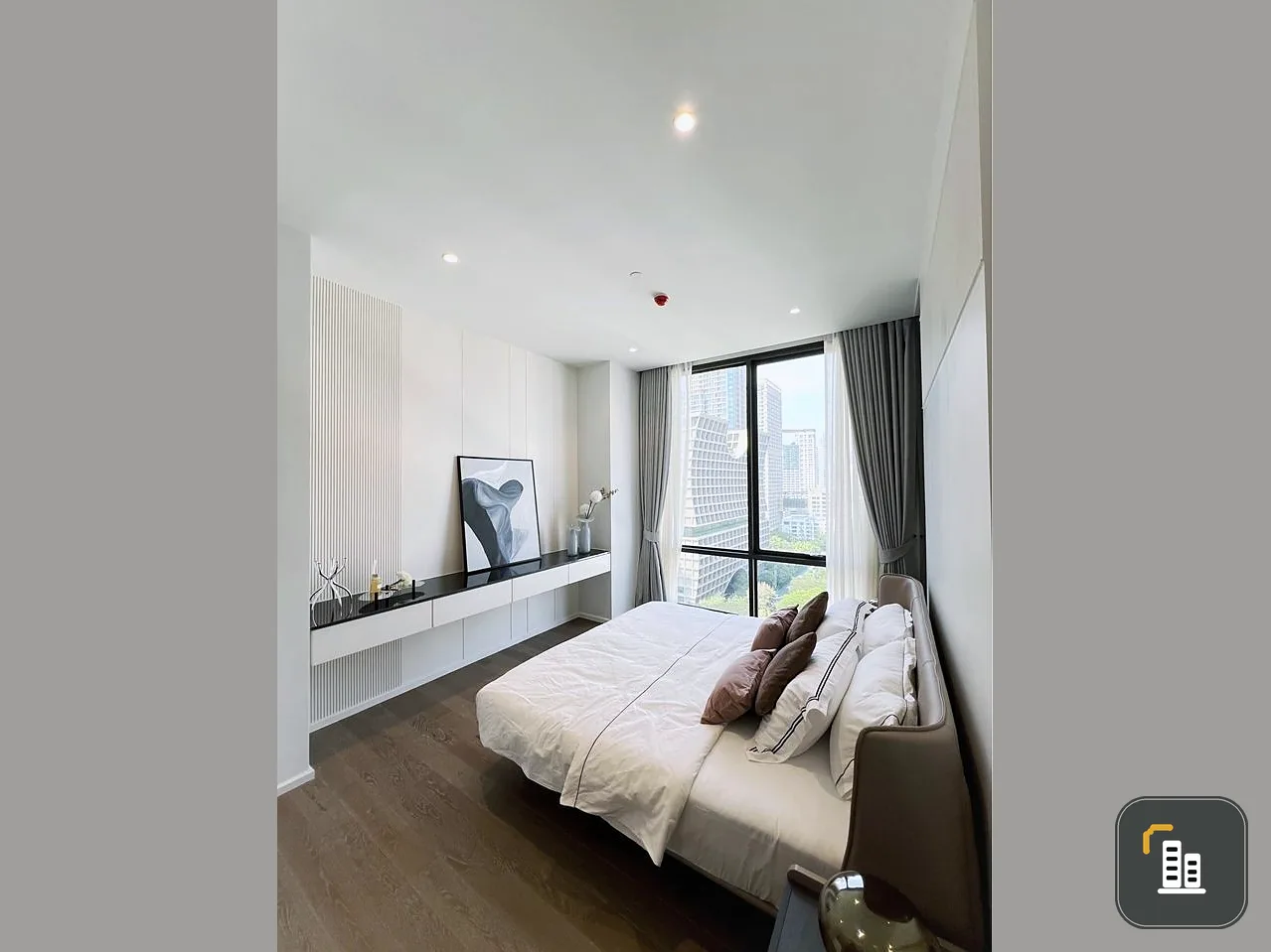 Condo for rent, Munich Langsuan, beautifully decorated, looks very good, bright white tones, fully built-in, reserve now.