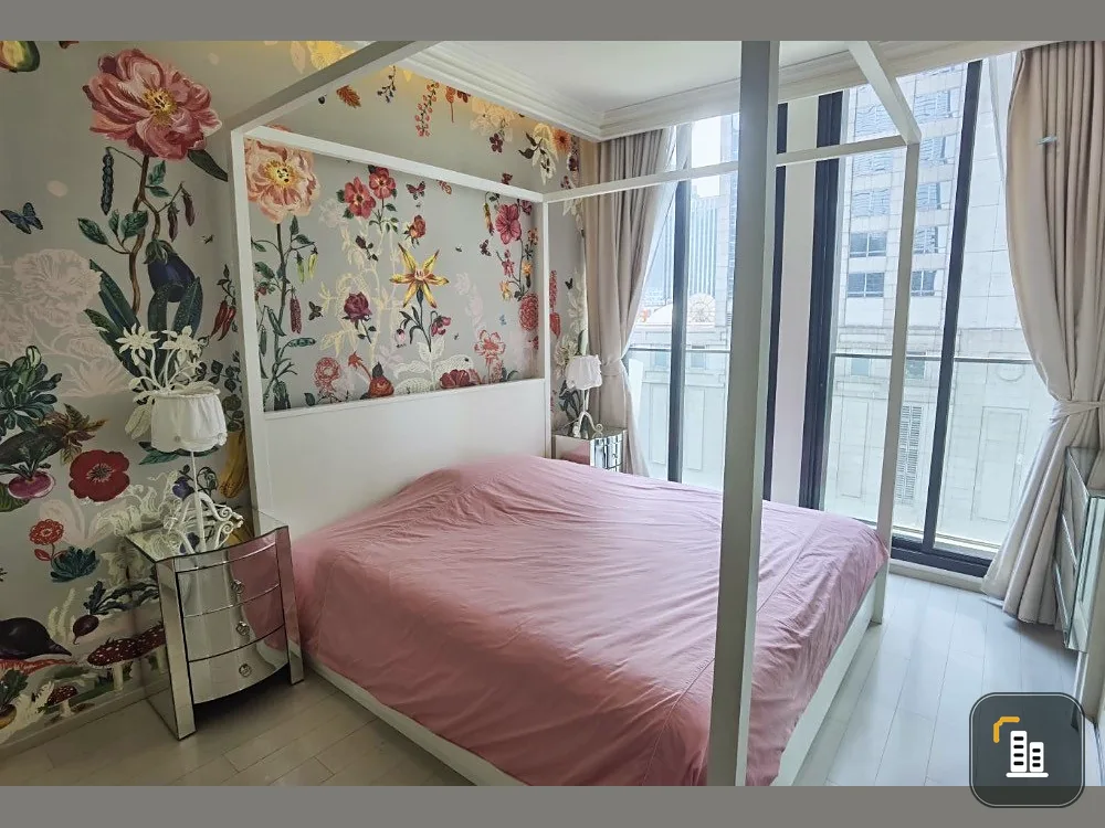 For sale: Noble Ploenchit, 2 bedrooms, 7th floor, spacious room, beautiful, fully furnished. Let me tell you, it's very livable. Book now.