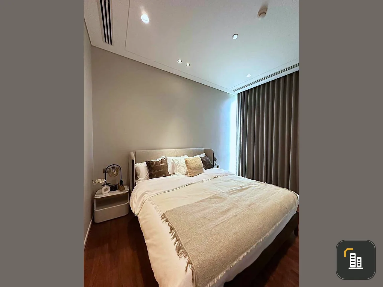 For rent: The Residences At Sindhorn Kempinski, 2nd floor, spacious room, simply decorated room, minimal style, book now.
