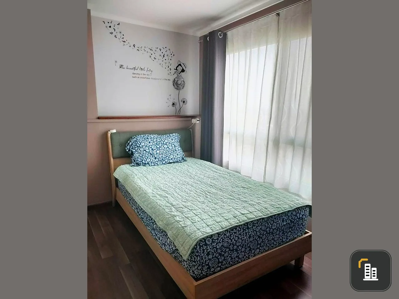 Condo for sale Lumpini Place Srinakarin-Hua Mak Station, room with good wallpaper. Great price, buy now.