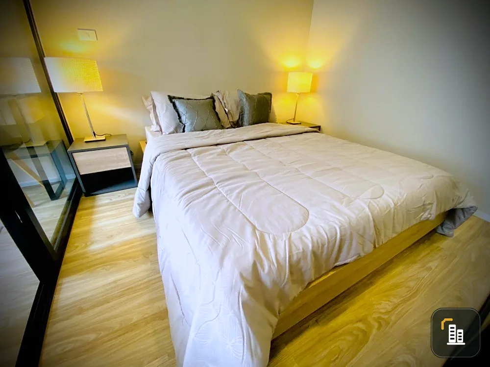 For sale: Blossom Condo at Sathorn-Charoenrat, 7th floor, beautiful room, elegantly decorated, garden and pool view, reserve now.