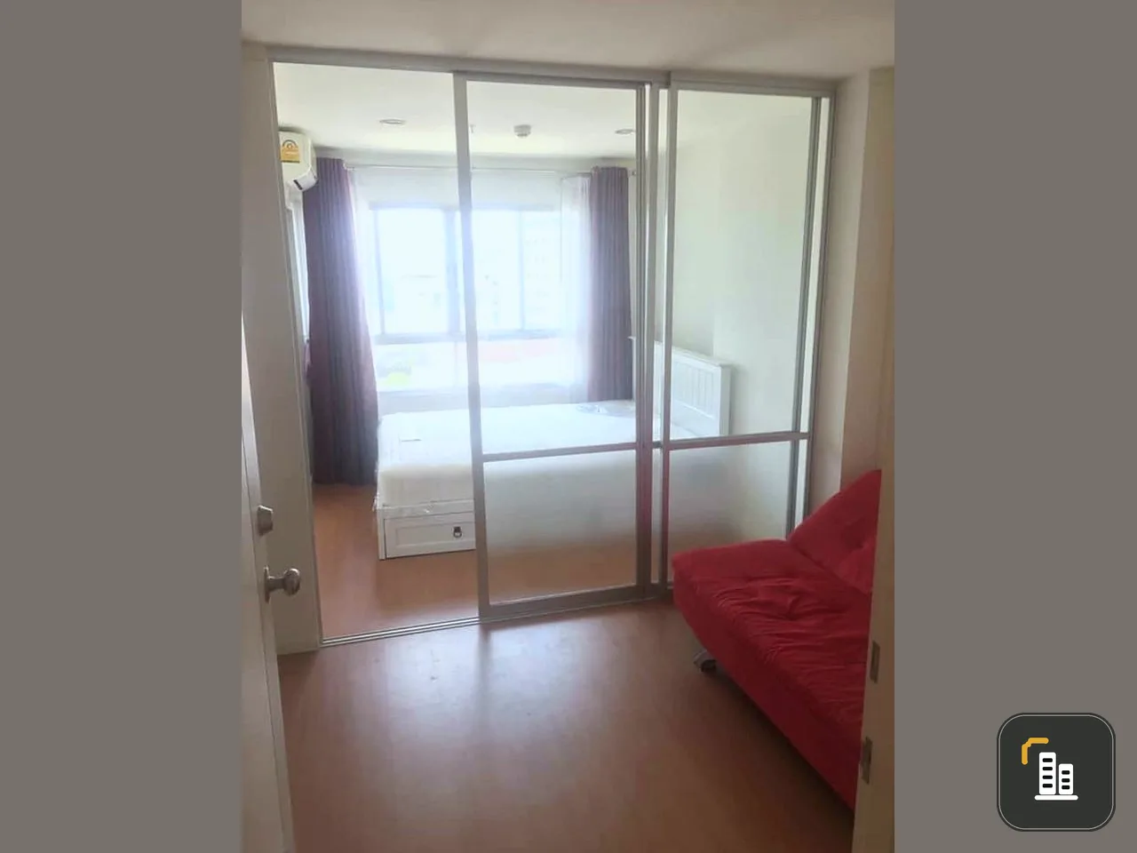 For sale Lumpini Park Rattanathibet - Ngamwongwan, room decorated with complete furniture set. Don't be afraid to just look and reserve.
