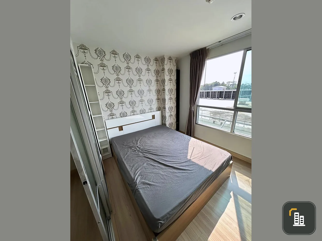 For sale: The Niche ID Rama 2, partitioned room, decorated with wallpaper, ready to move in, hurry to own it now.