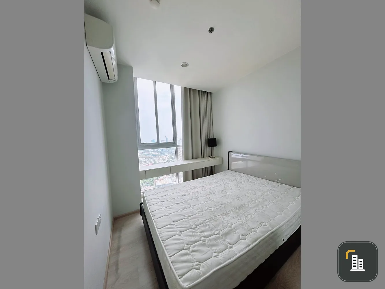 For sale: Noble Revolve Ratchada, high floor, nice to live in, Combine room has spacious space. Fully furnished, don't miss it.