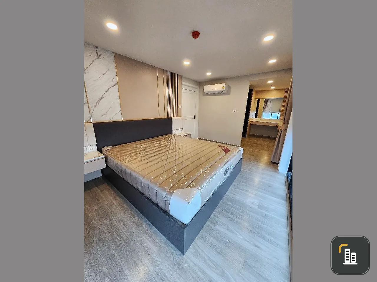 For rent: KEN Attitude Rattanathibet, corner room, 23rd floor, very beautiful view, awesome Buit-In decorated room, don't miss it.