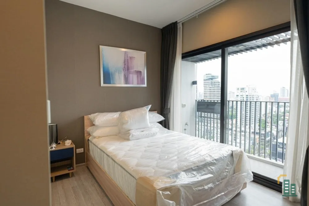 Condo for sale XT Ekkamai, 20th floor, high view, comes with complete amenities. Not booking is missing out.