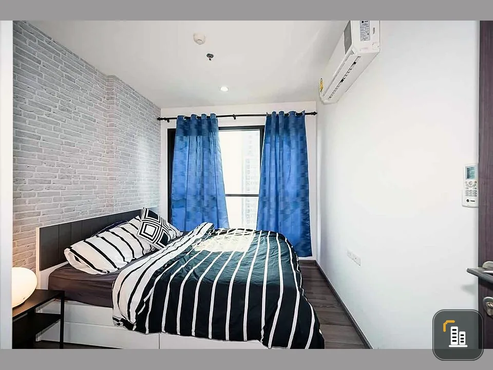 Condo for rent, The Base Park East, decorated with wallpaper, fresh and livable. Reserve first and get to live in first.