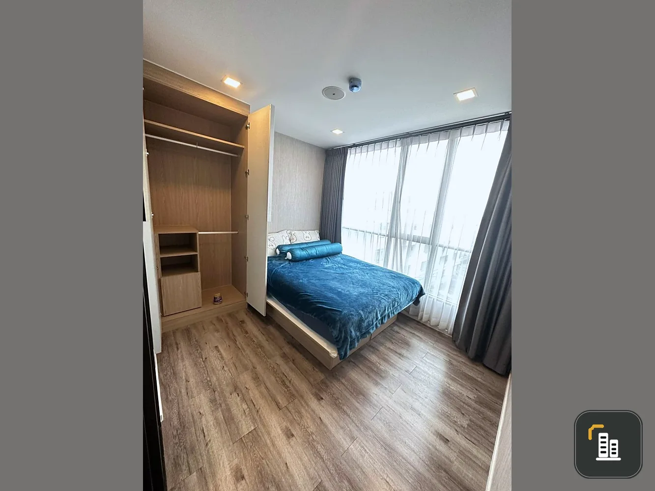 For sale, Brown Condo, Huai Khwang, room ready to move in. Premium grade furniture, separate kitchen, good like this, reserve now.