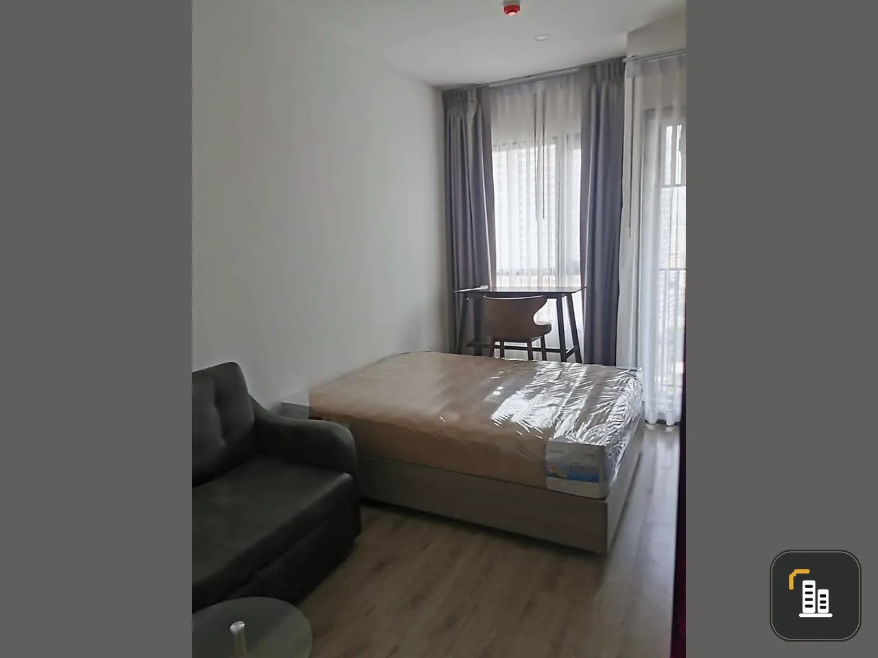 Urgent sale or rent, Knightsbridge Prime On Nut Condo, studio room, 18th floor, city view, built-in furniture, buy now.