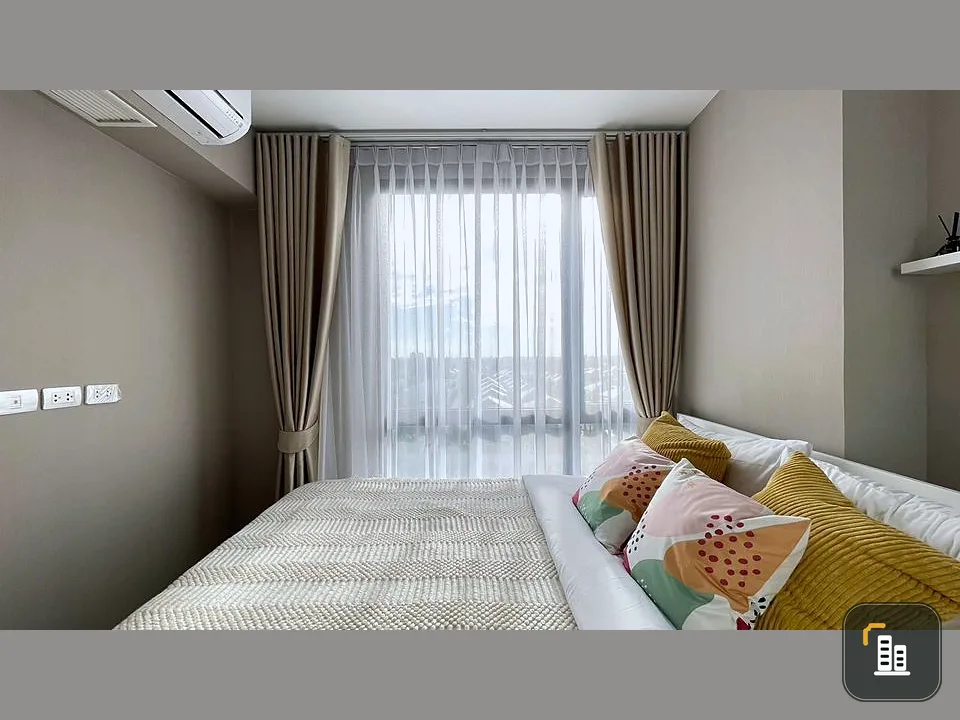 For rent: Metro Luxe Riverfront Rattanathibet, simple decorated room. With a brightly colored sofa, don't miss it.