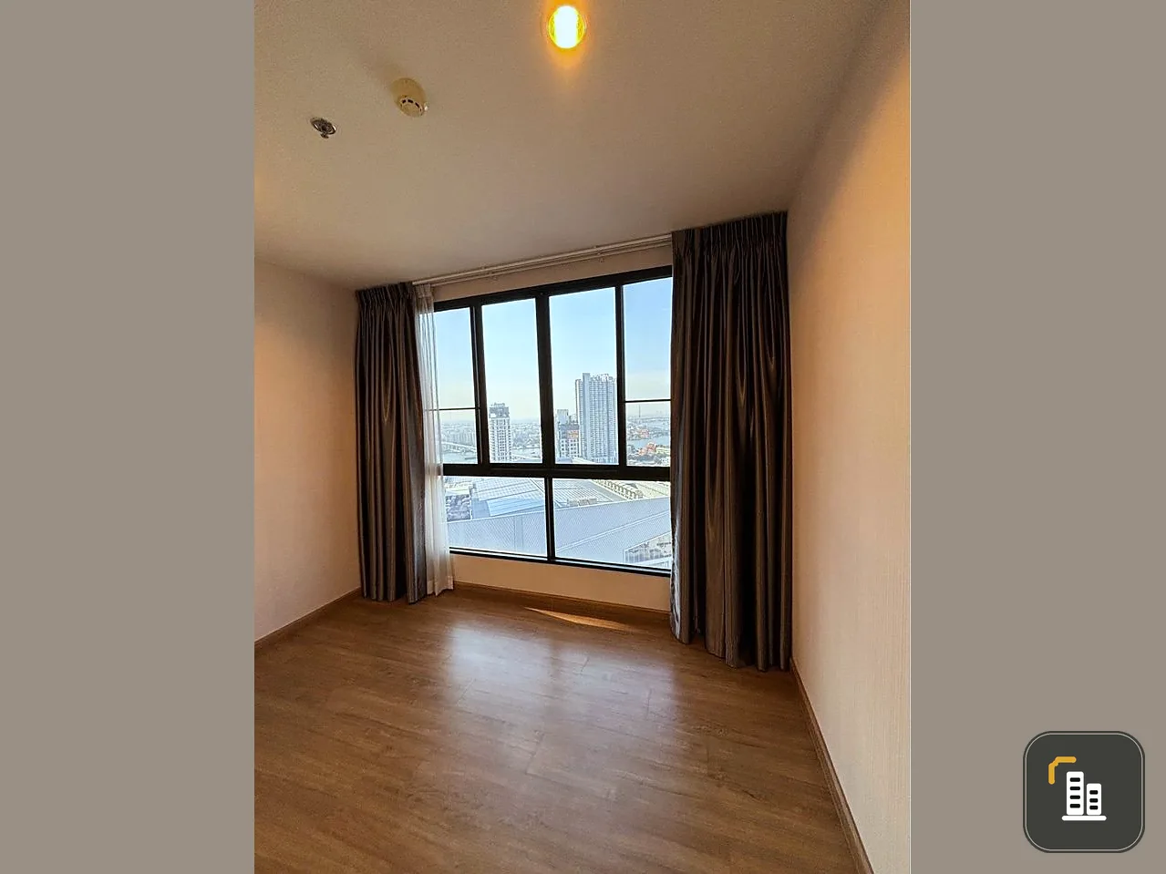 For sale The tree interchange, high floor corner room, quiet, far from the elevator, not crowded. Beautiful angle, seeing the curve of the river