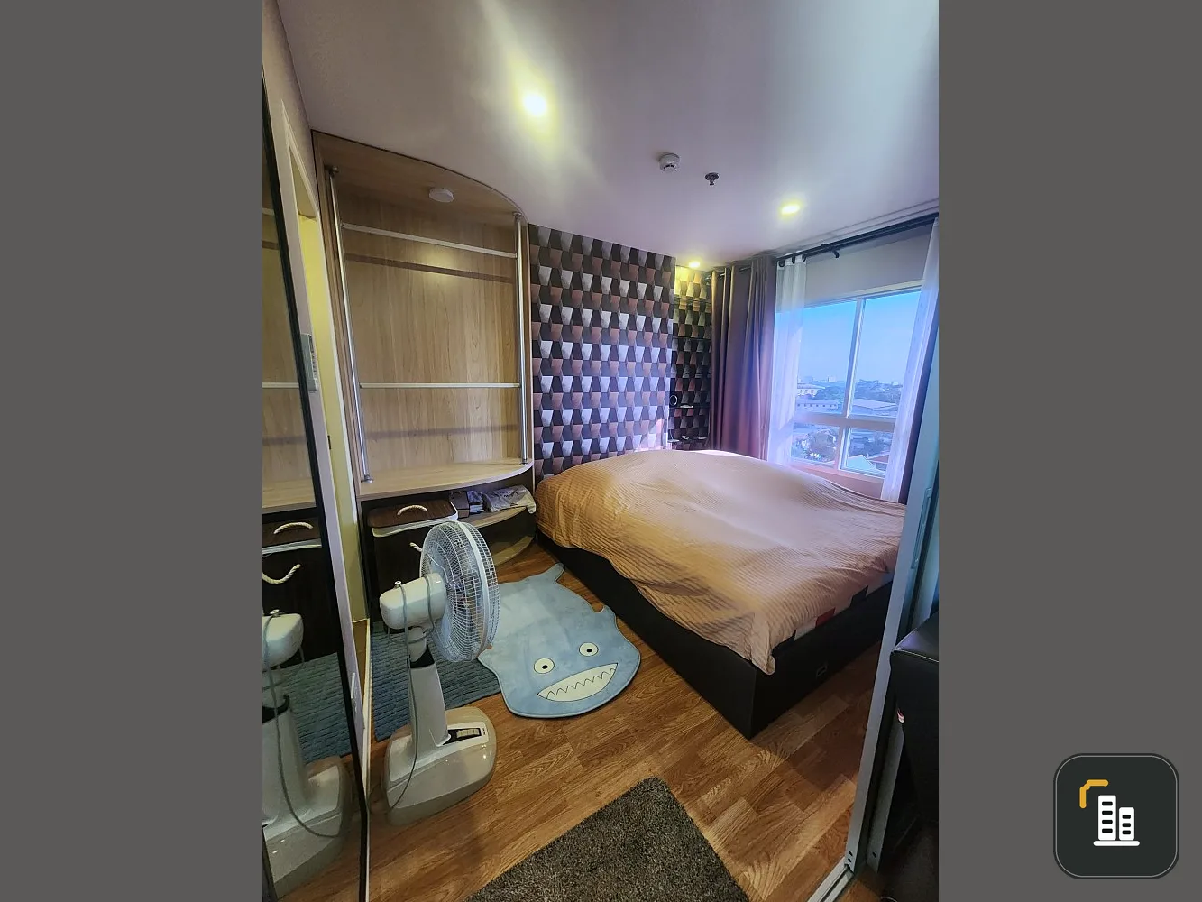 Condo for sale Lumpini Ville Suksawat - Rama 2, room with good wallpaper, complete here, come and own it.