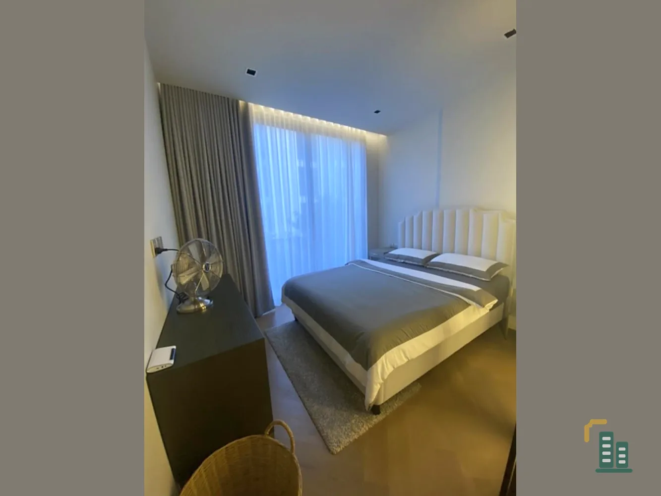 For rent: The Reserve Sukhumvit 61, corner room, modern style, fully furnished, just carry your bags and move in immediately. Book now.