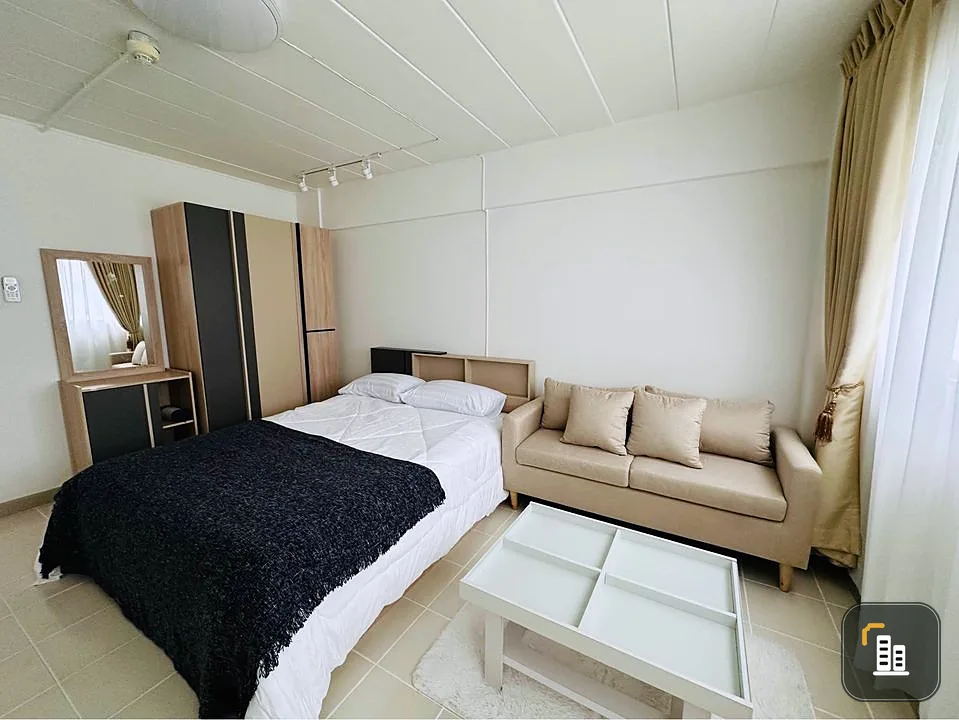 For sale: Lumpini Center Happyland Phase 1-4, Building B, every piece of good furniture. Hurry and become the owner.