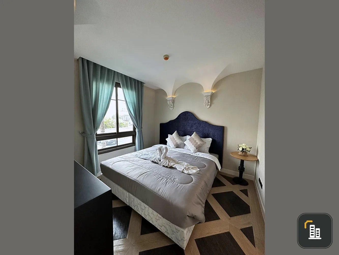 For sale: Espana Condo Resort Pattaya. Beautifully decorated, extremely LUXURY. Good like this. If you miss it, you will regret it.
