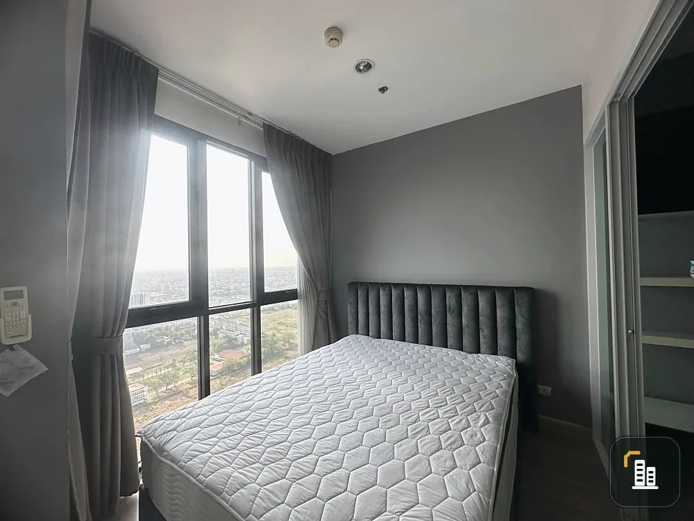 For sale: Esttro Condominium, 1 bedroom, 1 bathroom, nice sofa, just come and move in.