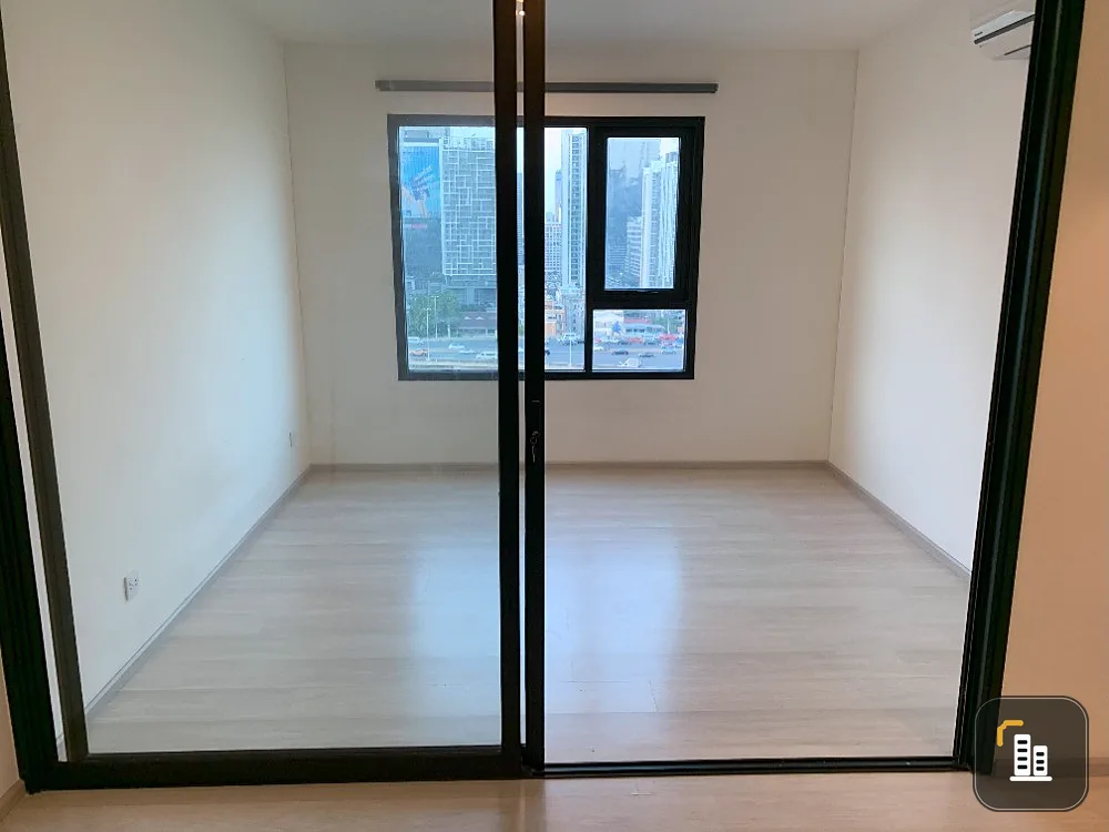 Life Asoke for sale, 16th floor, north direction, unblocked view, empty room, can choose to decorate it yourself. If interested, reserve now, don't mi