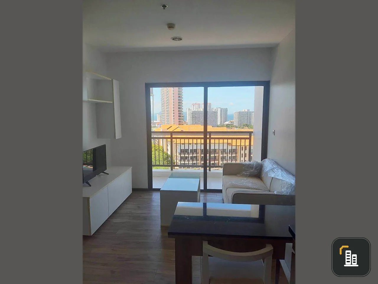 Condo for sale, Tree Top Pattaya, 15th floor, very beautiful sea view. Fully furnished, ready to finish, all in one place.