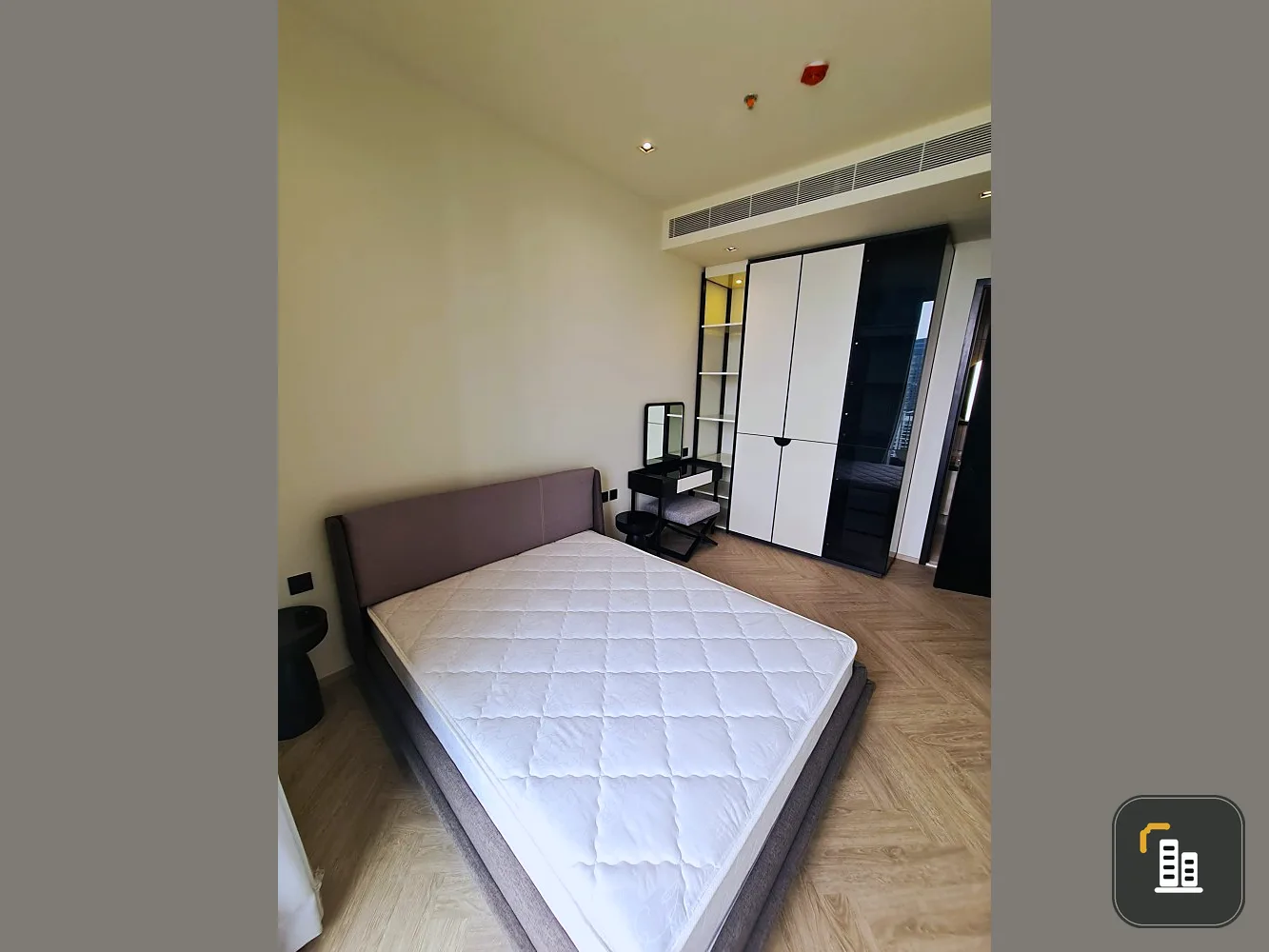 For rent: Chapter Charoen Nakhon-Riverside, luxury condo next to the river, beautifully decorated with a great view, don't miss it.