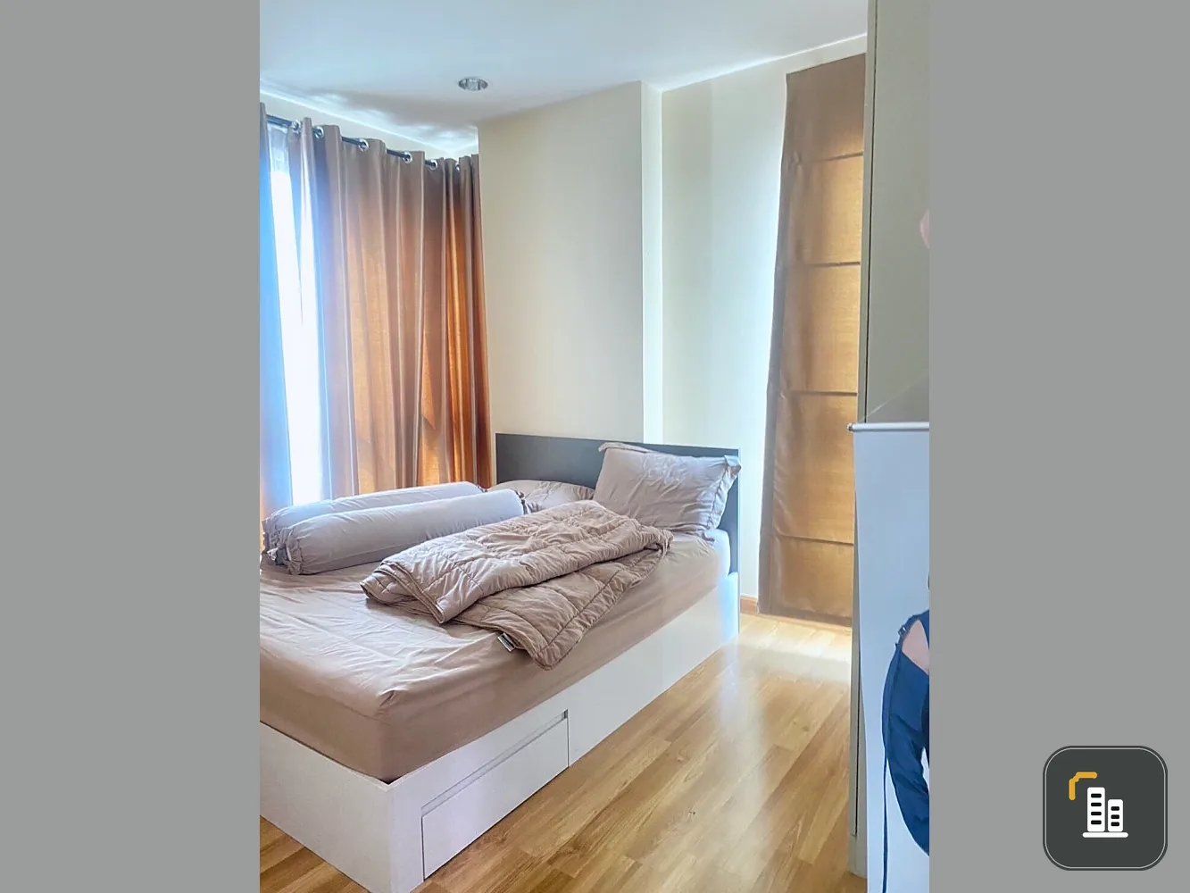 For sale: Premio Vetro Kaset, 11th floor, separated room. Convenient travel, still worth it. Book now.