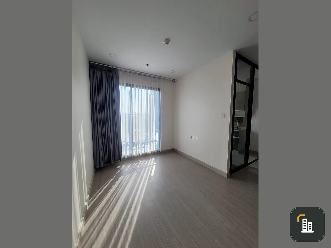 For sale Supalai Lite Tha Phra - Wongwian Yai, empty room, open and airy. If you want to renovate a room, reserve quickly.