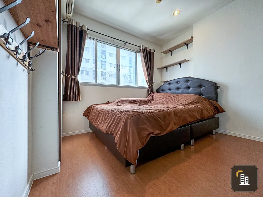 For sale: Lumpini Mega City Bangna. The room is separated into sections. Complete set of furniture, separate kitchen. Don't just look and reserve now.