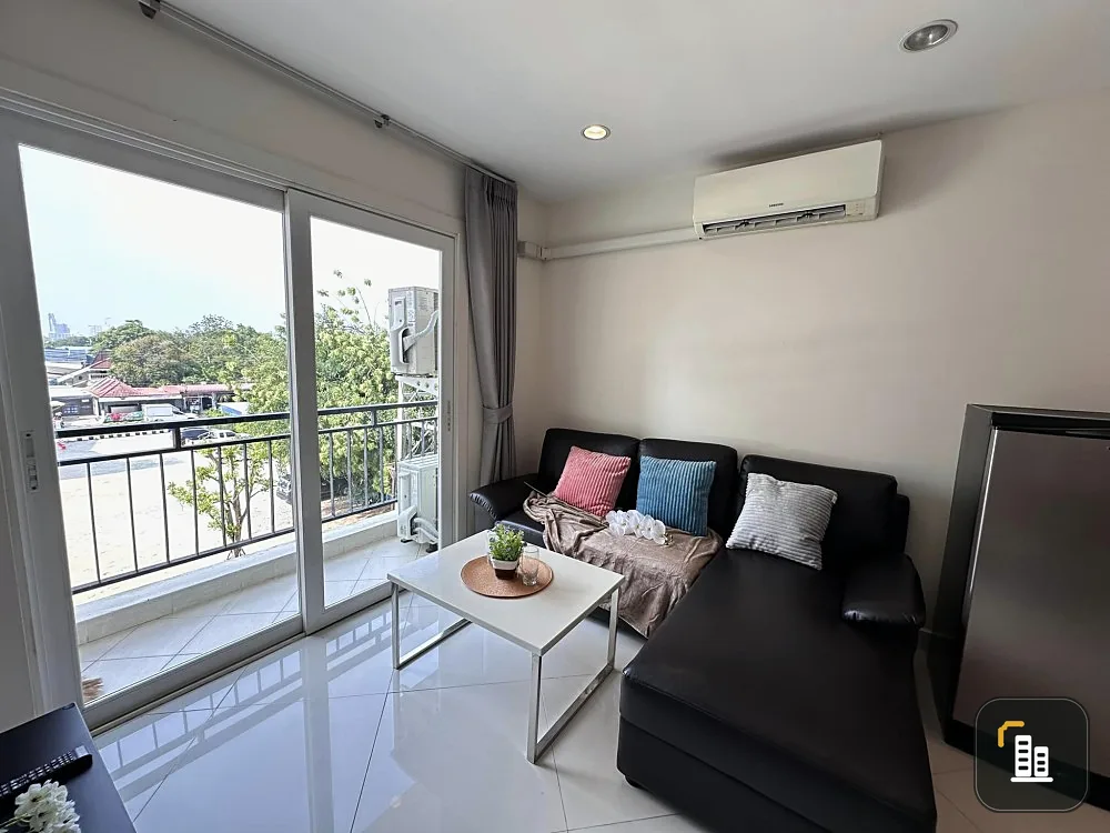 Sale Park Lane Jomtien Resort, rooms divided into proportions Well decorated Comfortable leather sofa. Book now.