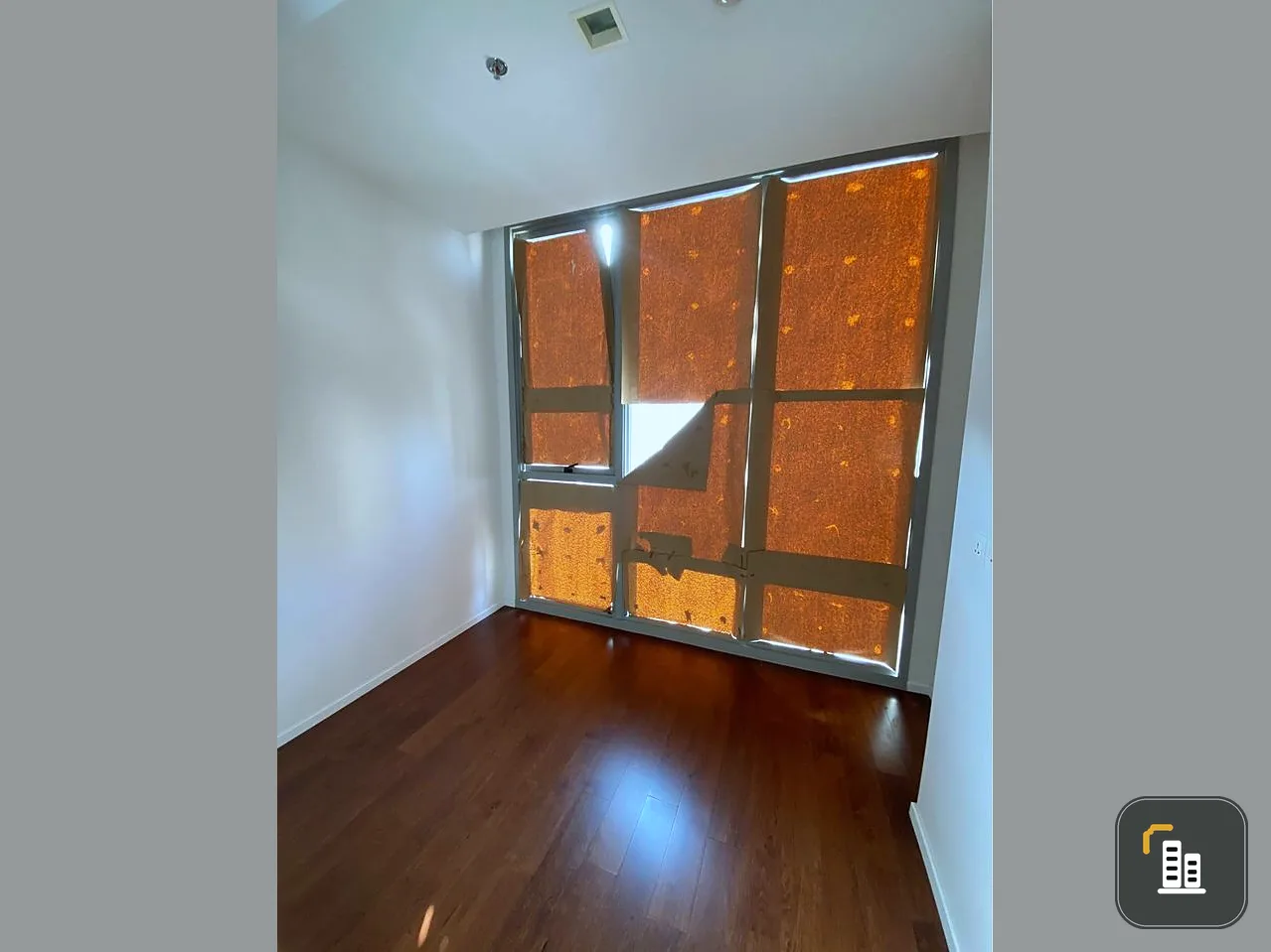 Urgent sale, Condo Hyde Sukhumvit 11, spacious room. Lots of usable space Come be the owner here.