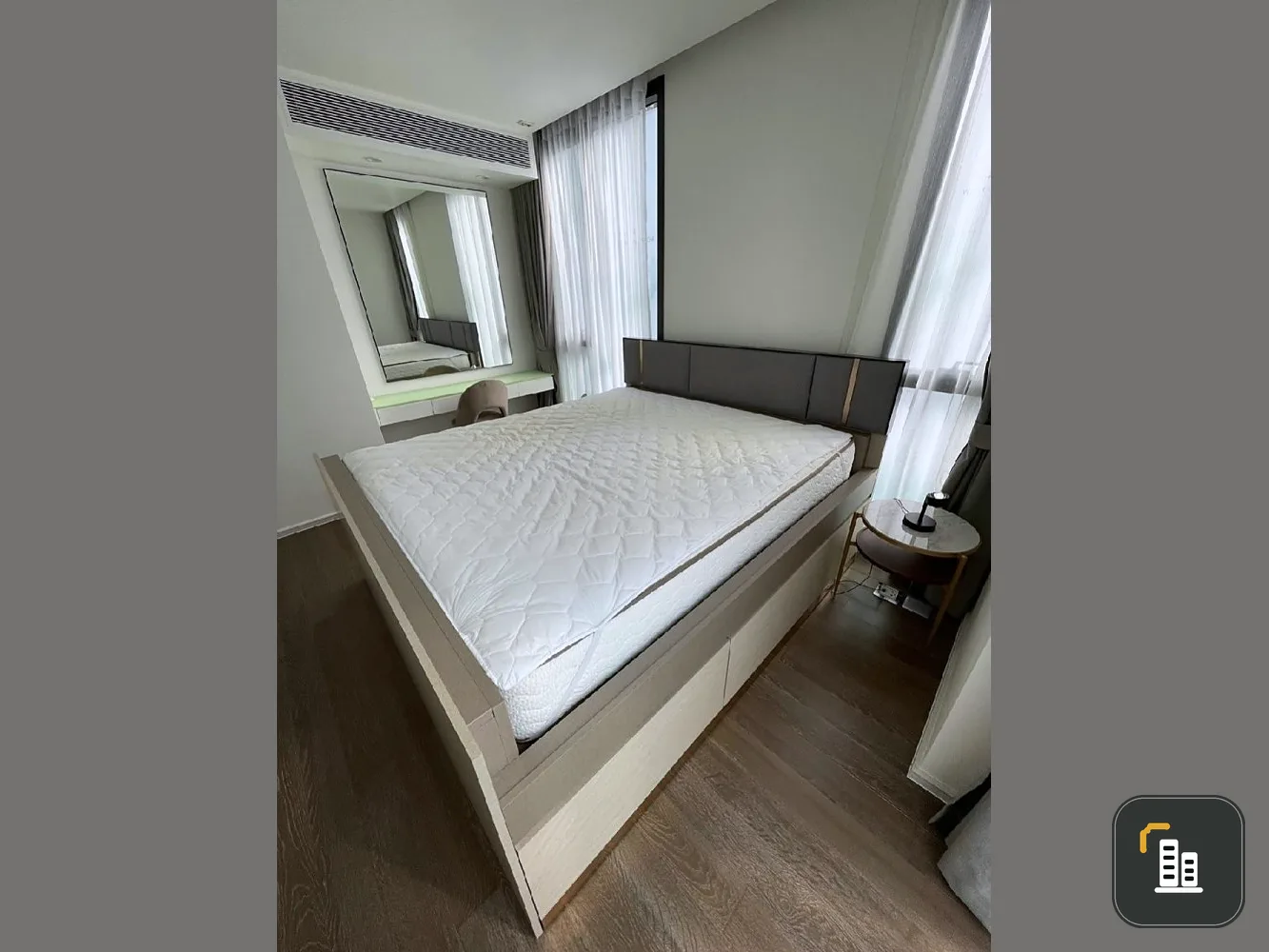 For rent, Muniq Sukhumvit 23, 2 bedroom style, fully decorated, ready to move in. Not booking is a big mistake.