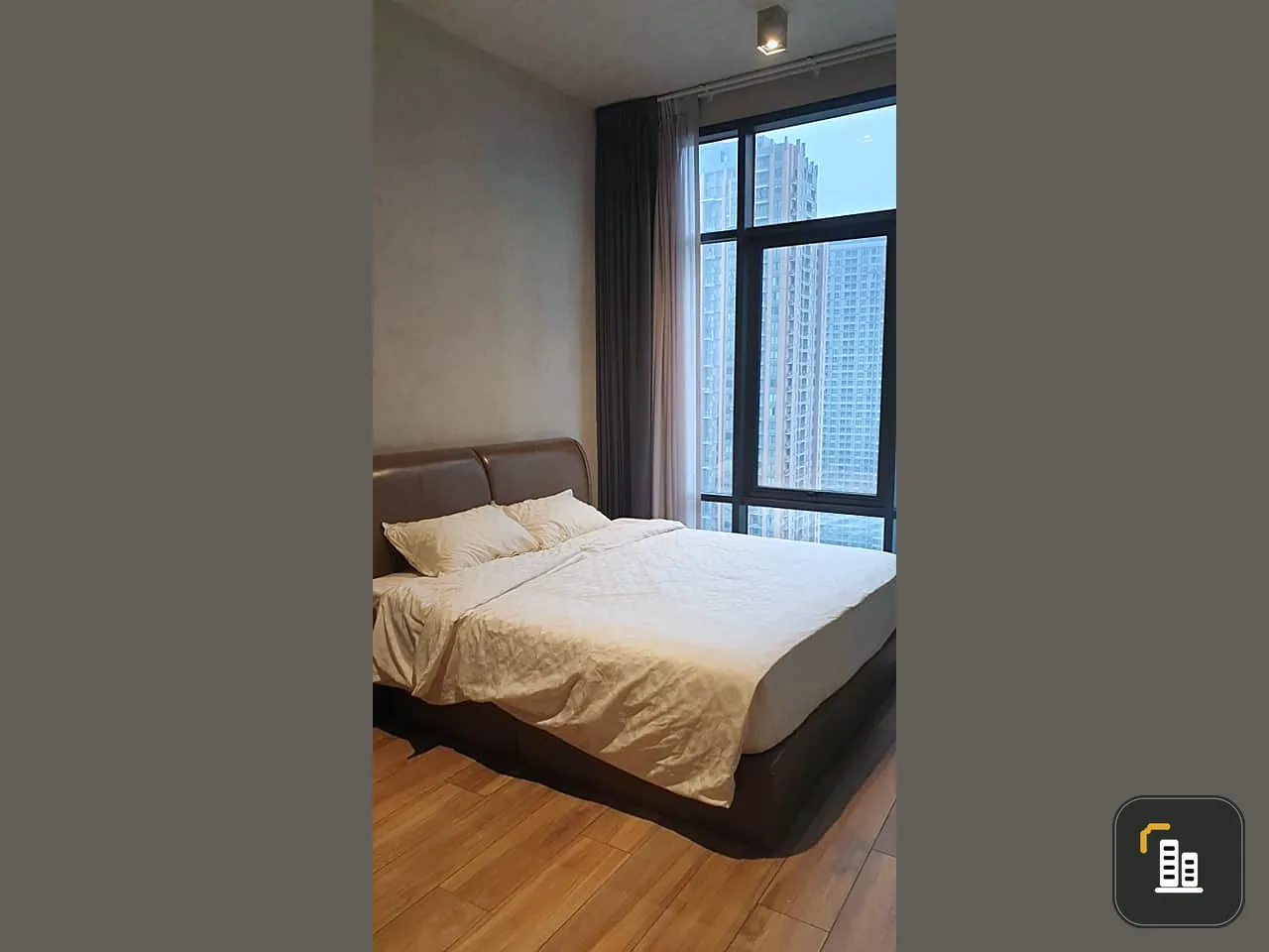 For sale: The Loft Asoke, decorated room, ready to move in. Good furniture Complete with awesome built-in kitchen Don't wait, reserve now.