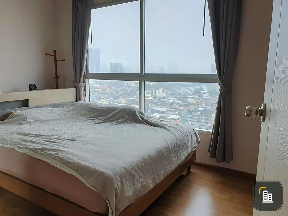 For sale: Fuse Chan-Sathorn, high floor, city view, simple decorated room. Complete set of furniture Don't just look and reserve now.