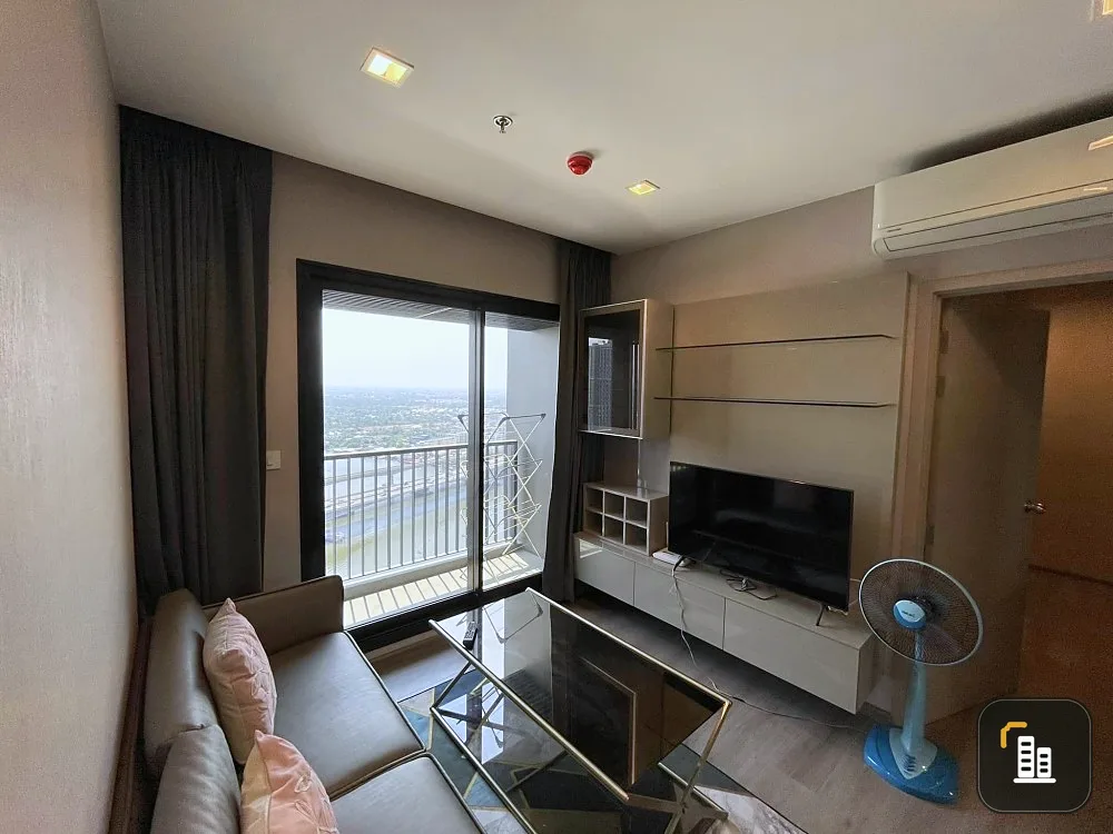 For rent: The Politan Rive, 2 bedrooms, 2 bathrooms, nice decorated room. High view of the Chao Phraya River. Book now.