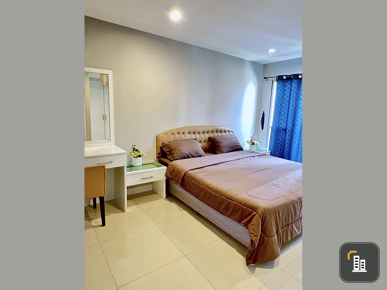For rent Condo Witthayu Complex. The room is spacious and divided into proportions. There is a large, fully equipped kitchen built-in. You can't miss