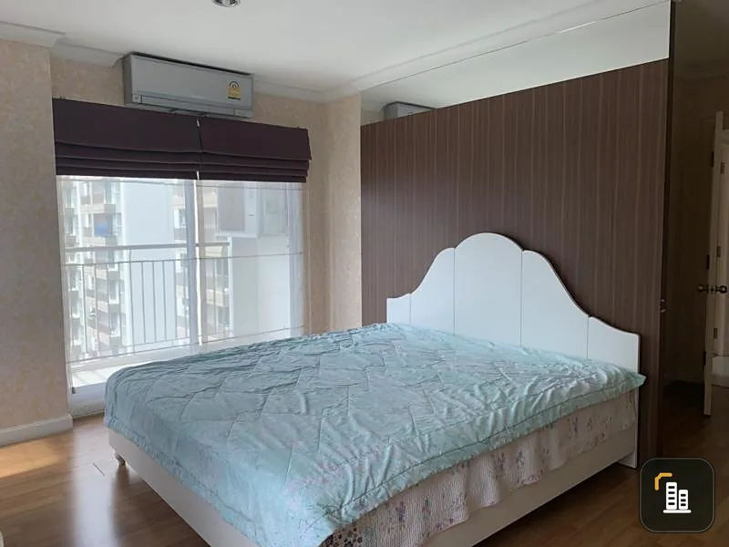 Condo for rent, Lumpini Place Rama 9 Ratchada, very good location, corner room overlooking the pool, book now.
