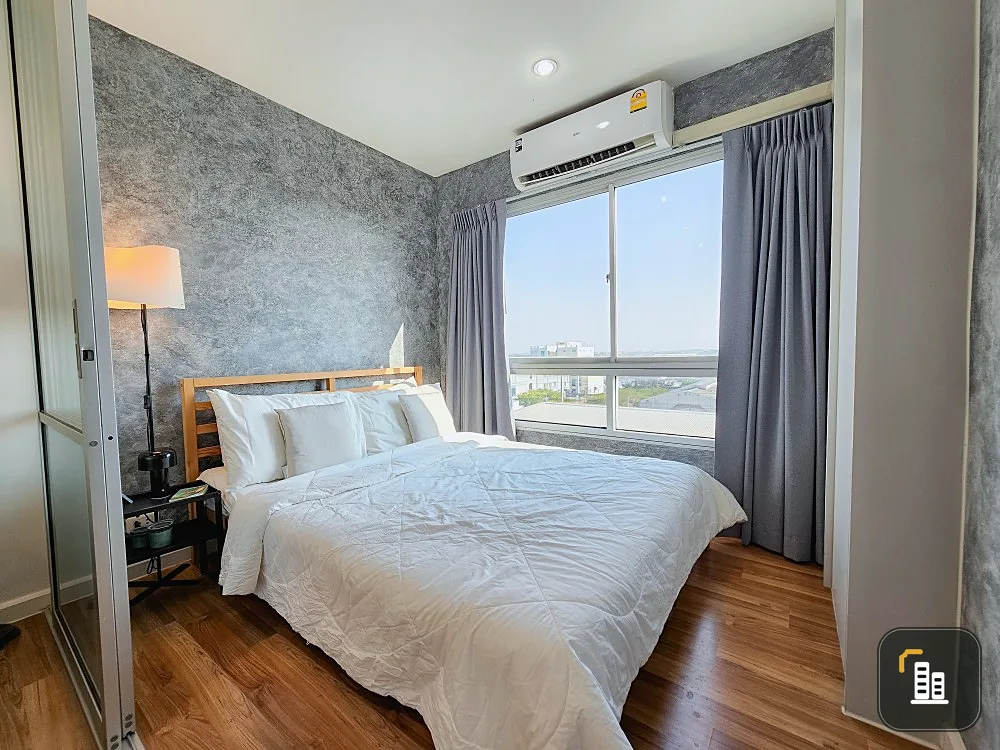 V Condo Lat Krabang for sale, beautiful room, fully decorated with built-in furniture, very good location, don't miss it.