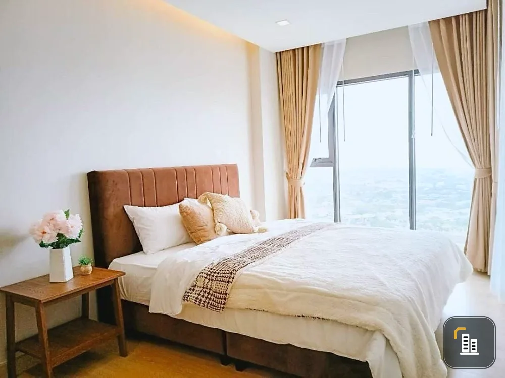 For rent: Infinity One, 32nd floor, beautiful room, comes with complete decorations. Book now, don't wait.