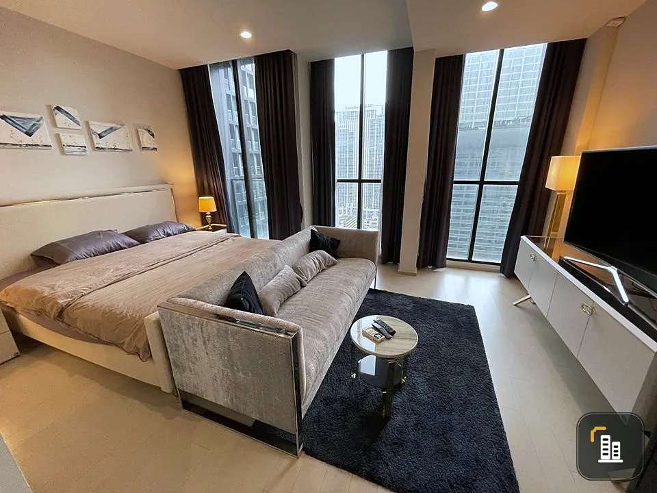 Condo Noble Ploenchit for sale/rent, high floor, has a walk-in closet and large shelves. Don't wait, book now.