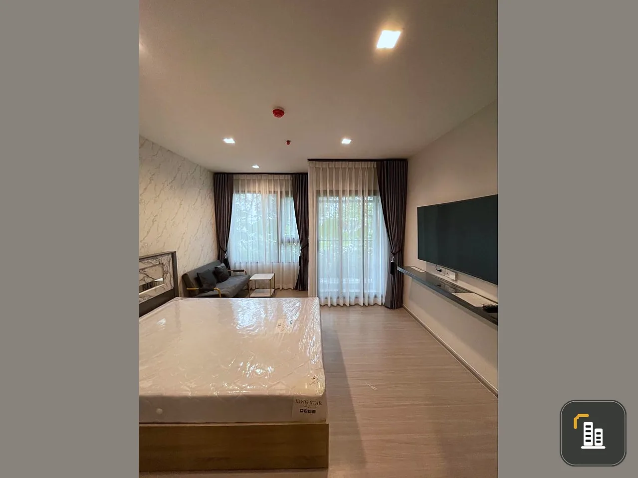 Come on, STUDIO room, ready to move in, clean, comfortable to the eye, north direction, very good feng shui. Book now at life sathorn sierra for rent.