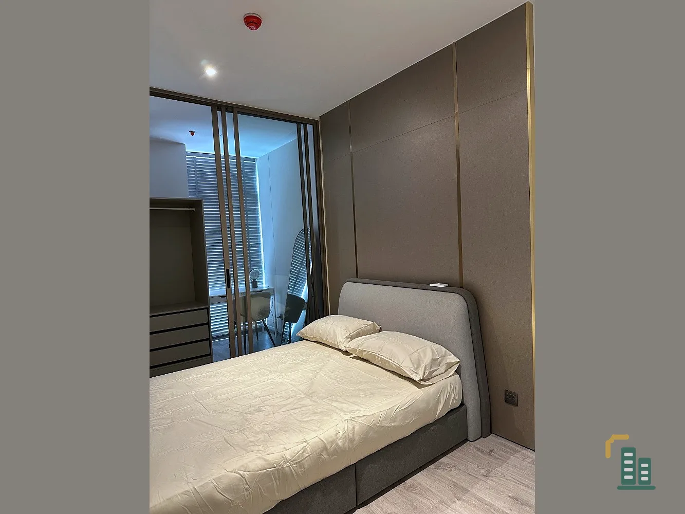 For rent, Rhythm Ekkamai Estate, nice room, comes with complete decorations. If interested, hurry to reserve, don't miss it.