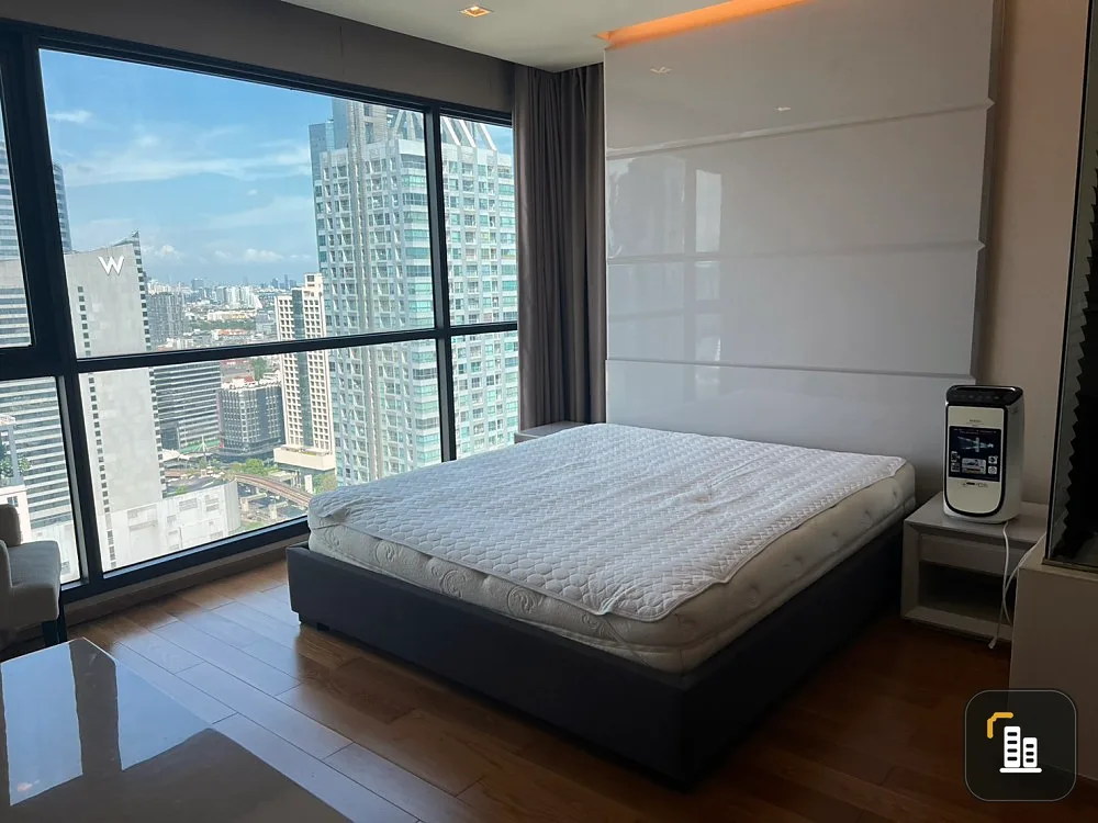 Condo for rent, The Address Sathorn, corner room, fully furnished, ready to move in, can't miss it.