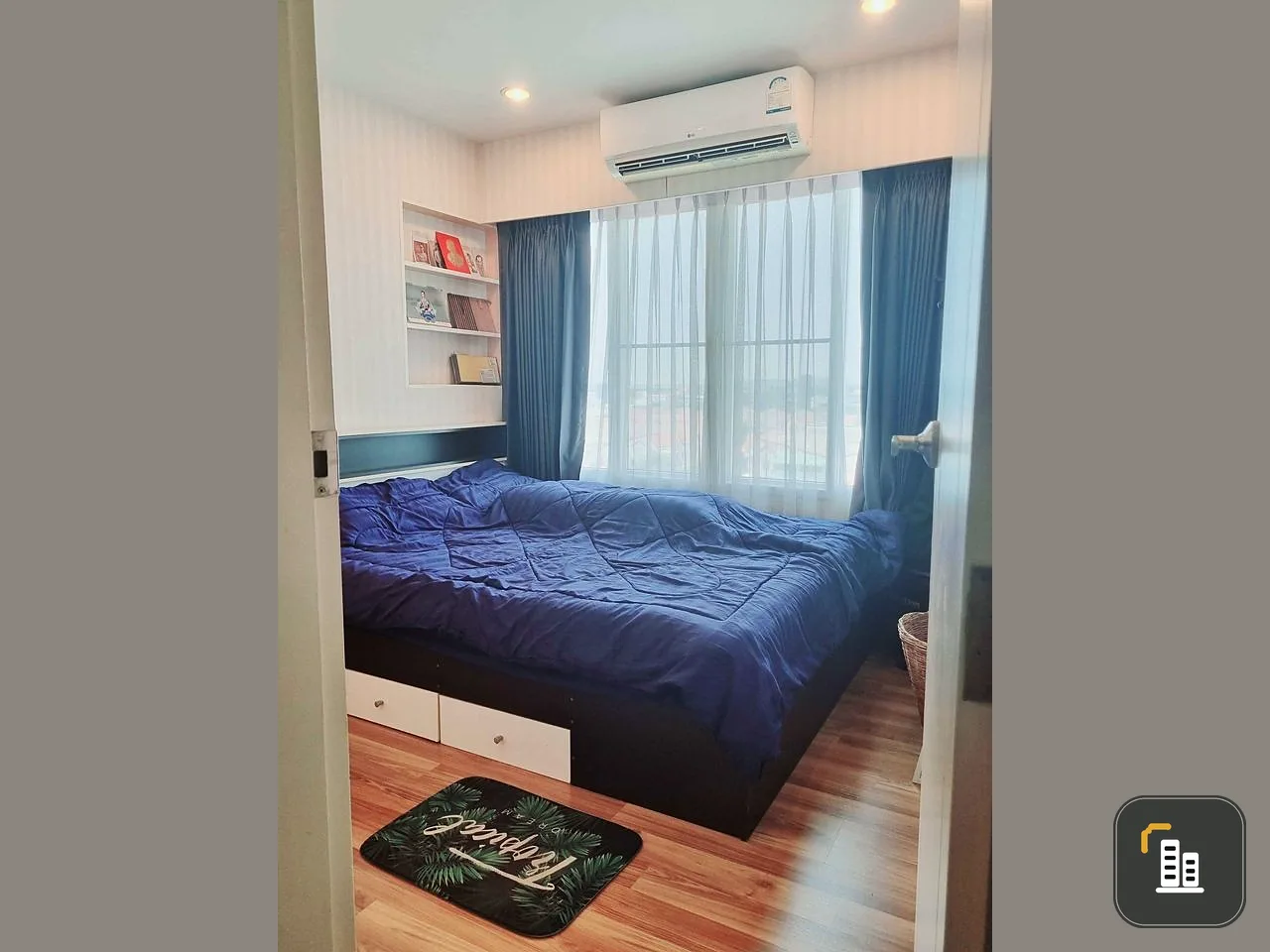 Urgent sale, Anna Condo Bang Phlu, room with good wallpaper. Great price Come own this place.
