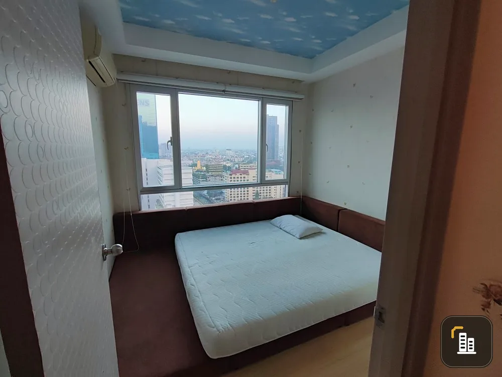 Urgent sale, True Thonglor, spacious room, 19th floor, open view, not blocked, plus a good price, hurry and reserve now.