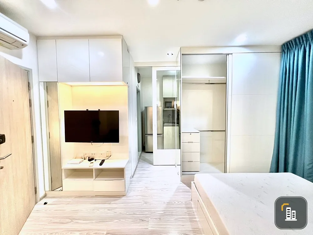Urgent sale, Ideo Mobi Sukhumvit Eastgate, 14th floor, swimming pool view, Buit-In, white, clean, hurry and reserve before you miss out.