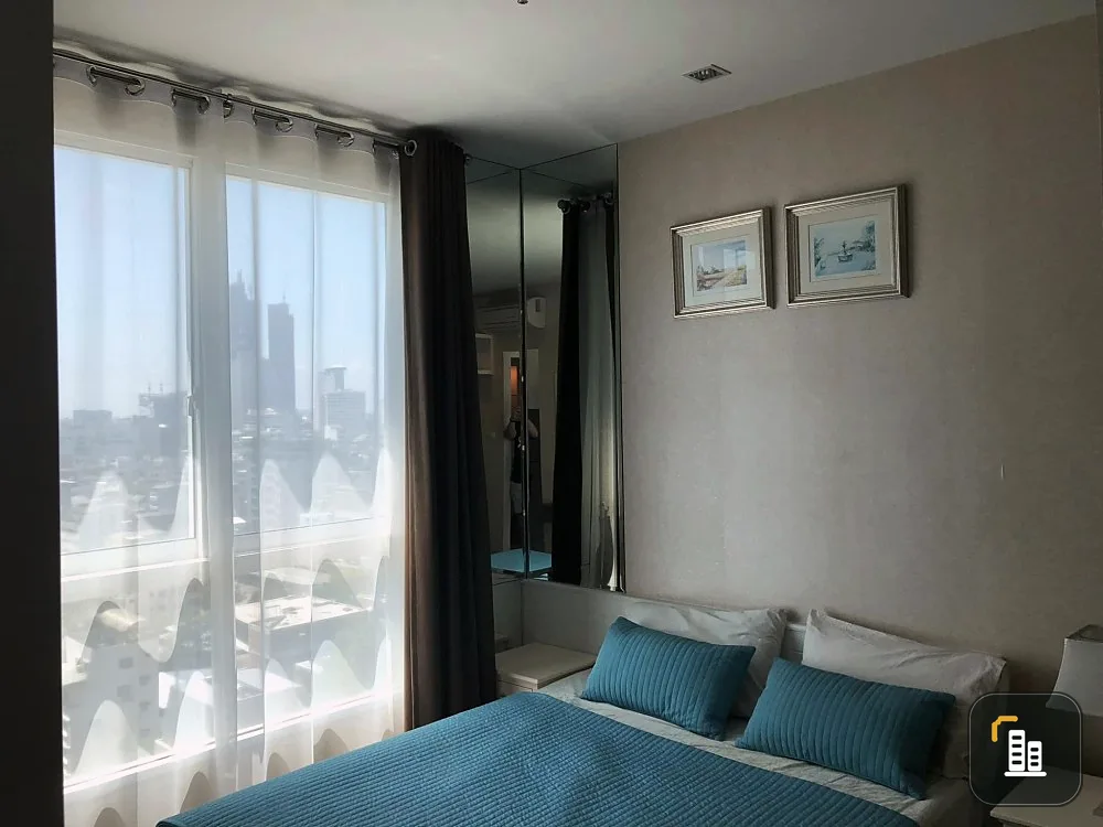 For rent: Ivy Sathon 10, 15th floor, fully furnished, very comfortable sofa. The bed was comfortable. Can't reserve anymore.
