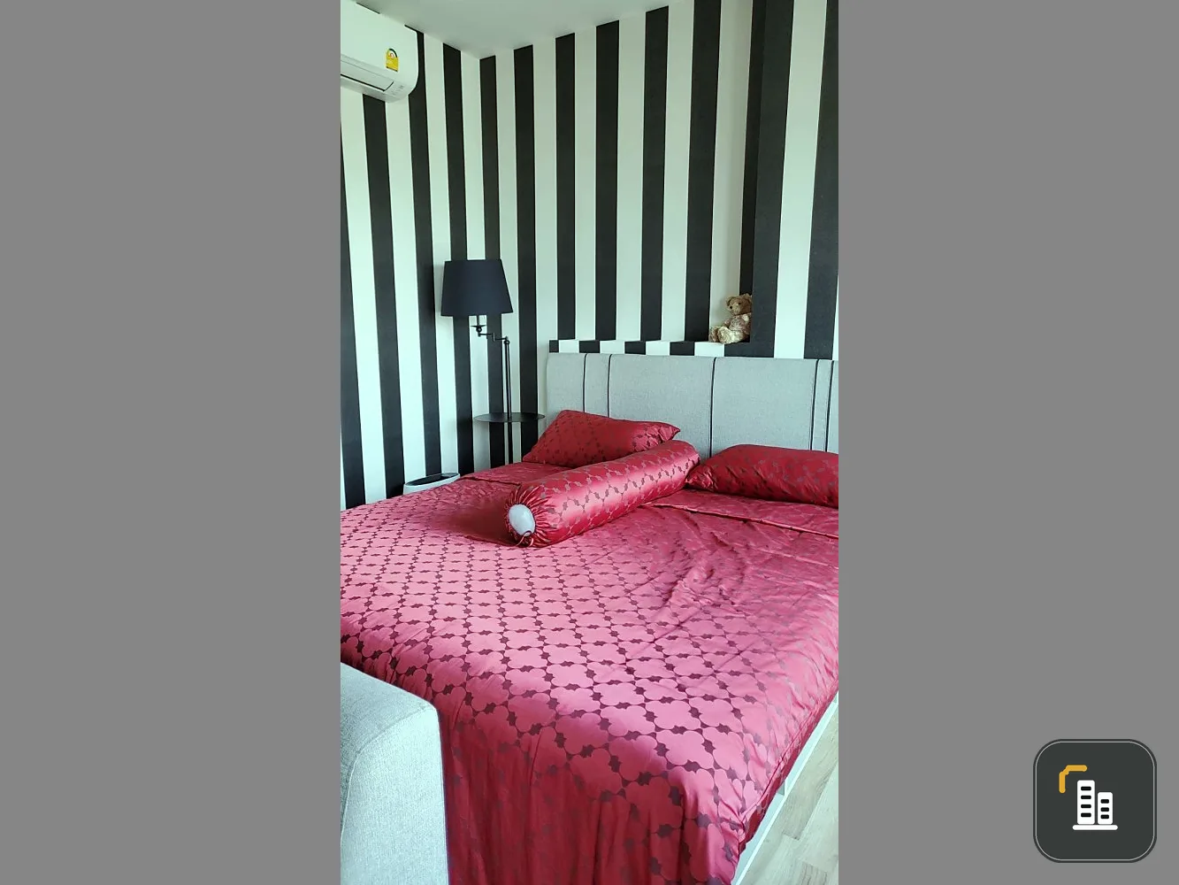 For rent, Niche Mono Charoen Nakhon, has a beautiful river view. The room is well decorated. Install wallpaper in the entire room. Move quickly.