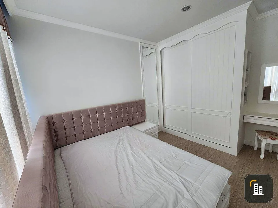 Chewathai Ramkhamhaeng for sale, spacious room, comfortable, beautiful bed, big, soft, very comfortable to sleep on, 28th floor, canal view, if you mi