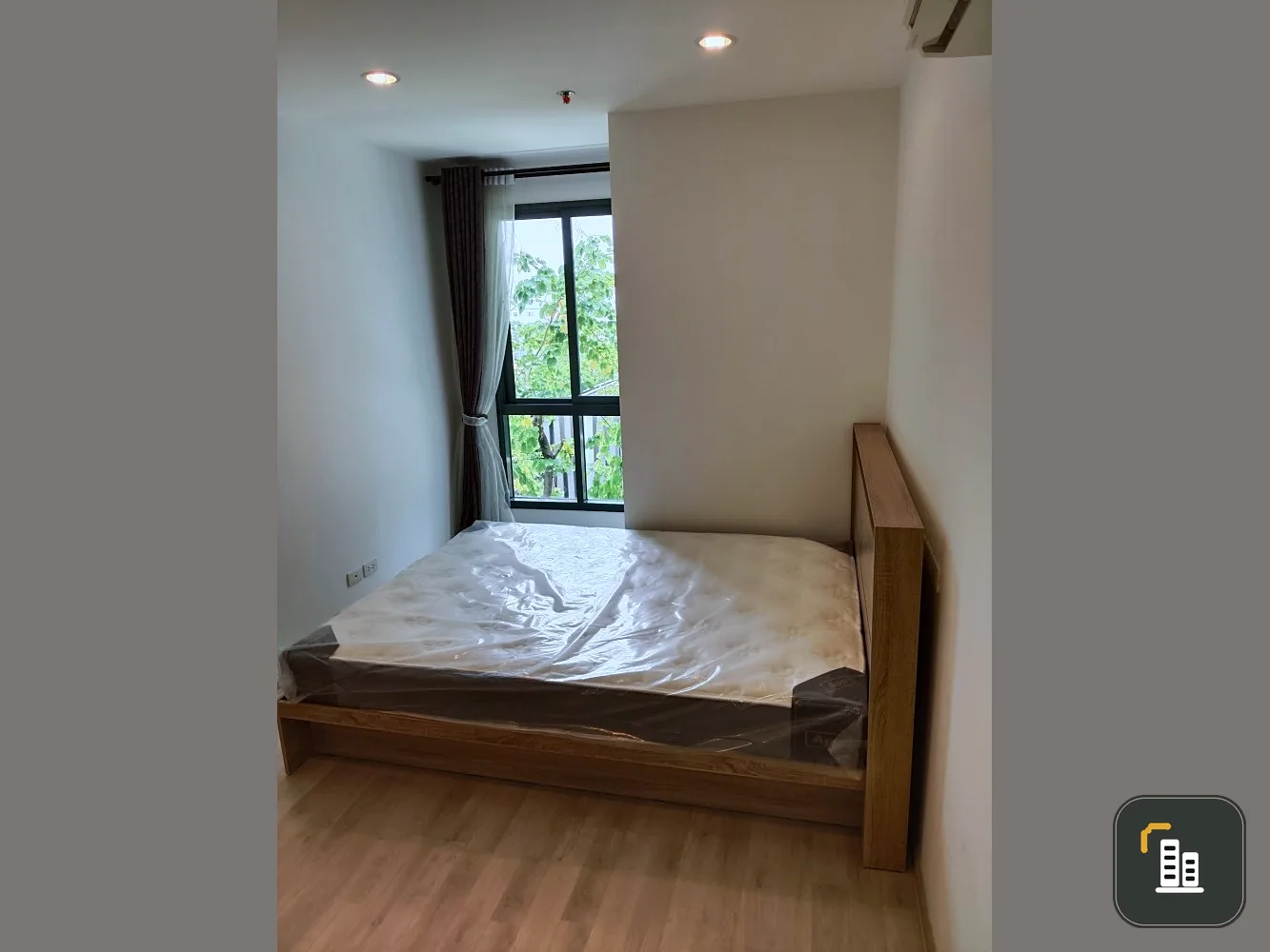 For rent Condo IDEO mobi Charan-interchange Spacious room Great usable space You must move now.