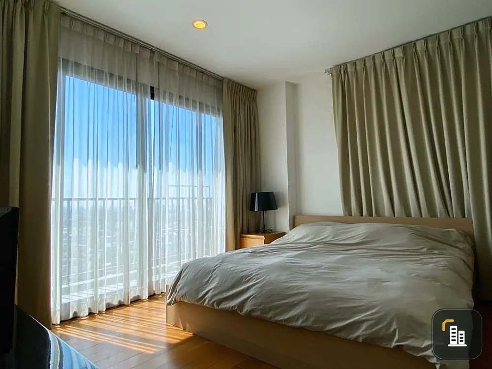 For sale or rent: The Vertical Ari, large bed, comfortable bed. Get full usable space. Amazing city view, don't miss it.